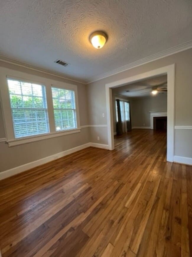 Building Photo - Adorable 3 Bedroom/2 Bath Home located in ...