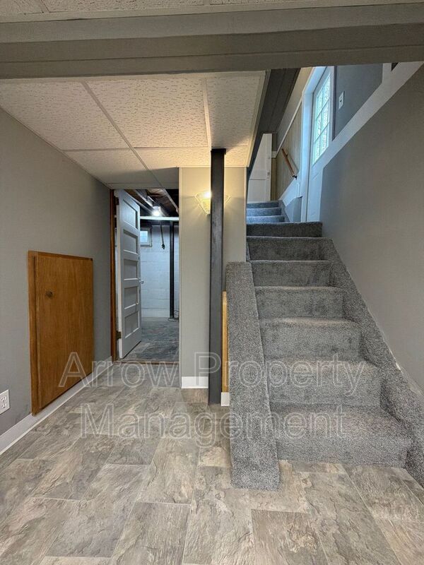 Building Photo - 5318 Stockwell St