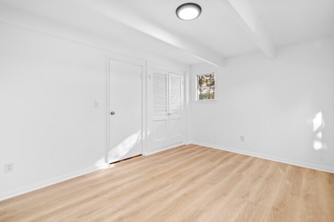 Building Photo - 26 Rose Ave