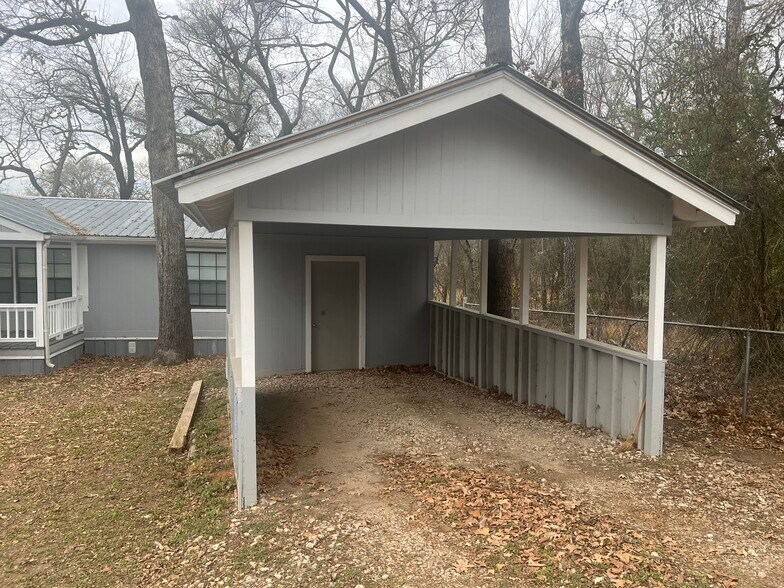 Building Photo - 2140 Hickory St