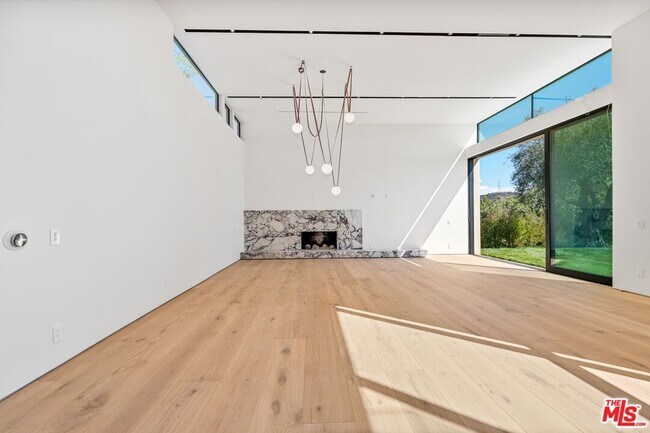 Building Photo - 2501 Banyan Dr