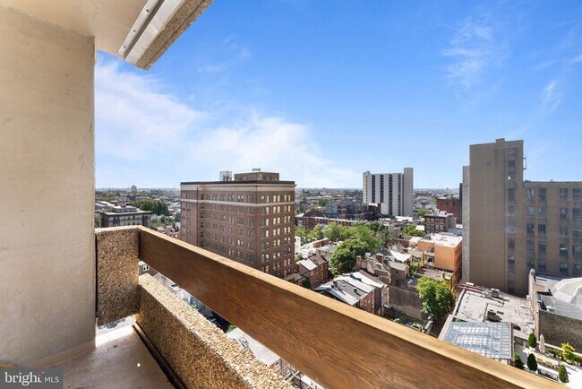 Building Photo - 1326 Spruce St