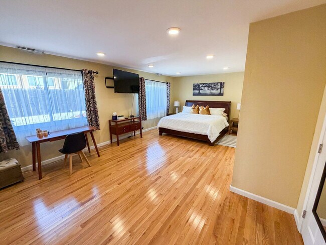 Building Photo - 16018 Windsor Dr