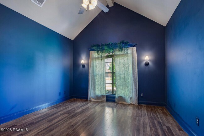 Building Photo - 201 Sandhill Crane Dr