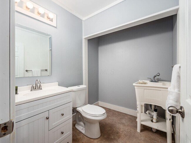 Building Photo - 7021 Kinsale Ln