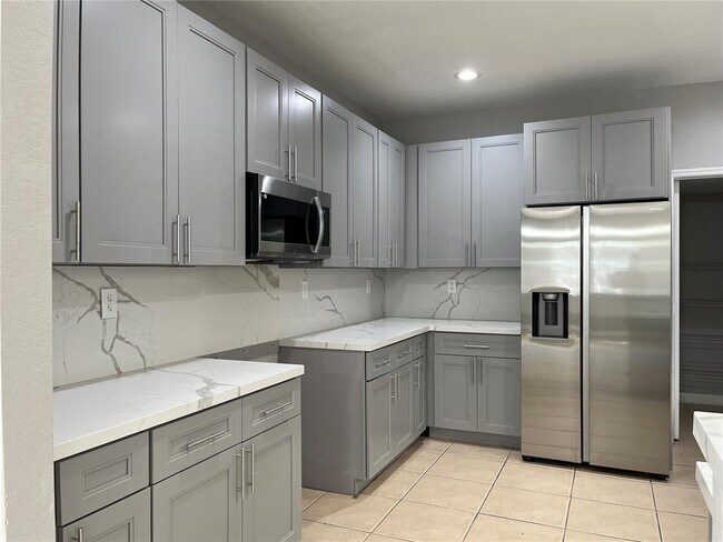 Building Photo - 349 NE 36th Terrace