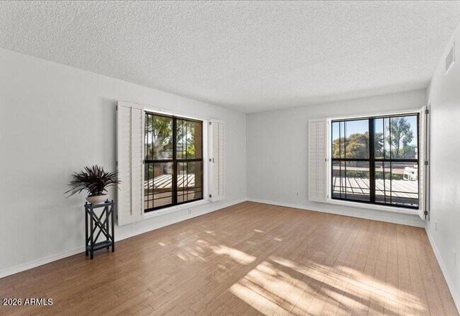 Building Photo - 5122 N 31st Way