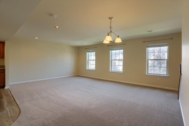 Building Photo - 35 Brook Side Dr