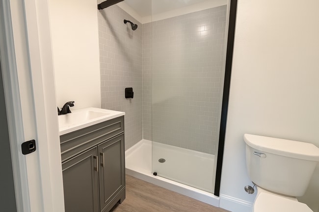 Building Photo - Freshly Renovated 2-Bed, 2-Bath Treehouse in Haines City!