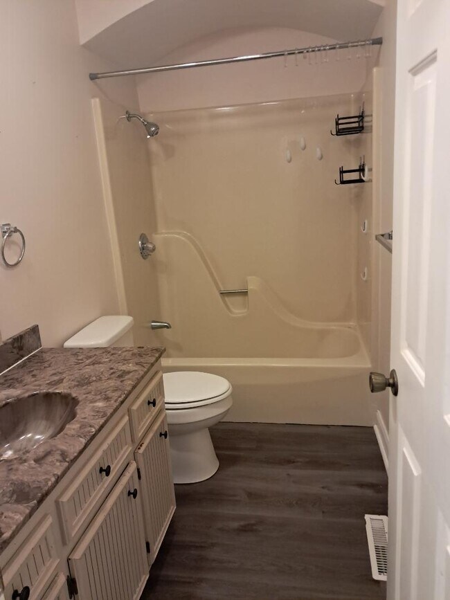 Building Photo - 1706 Ridgewood Dr