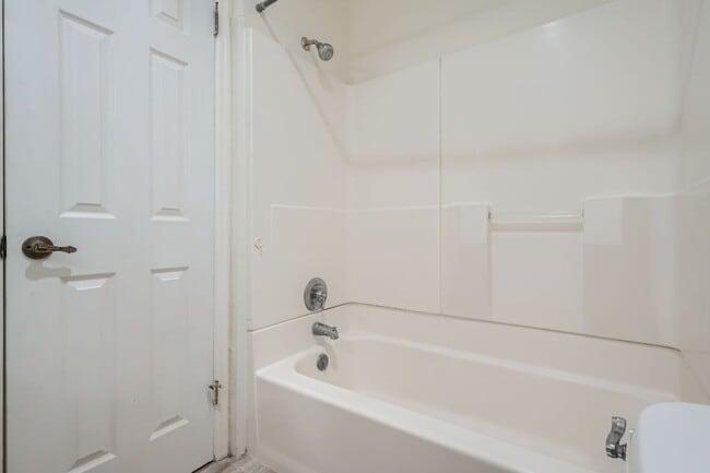 Building Photo - 4452 W Pondview Dr