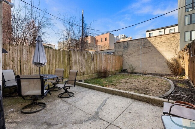 Building Photo - 322 Garden St