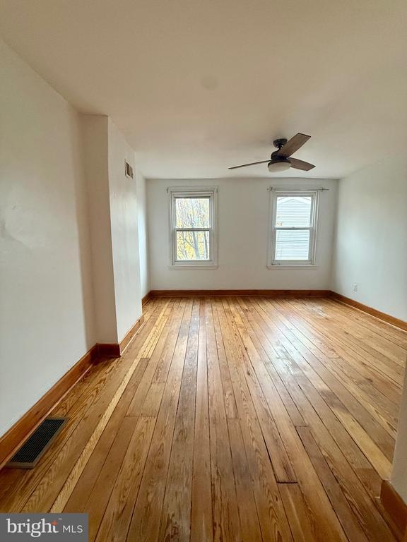 Building Photo - 1249 E Oxford St