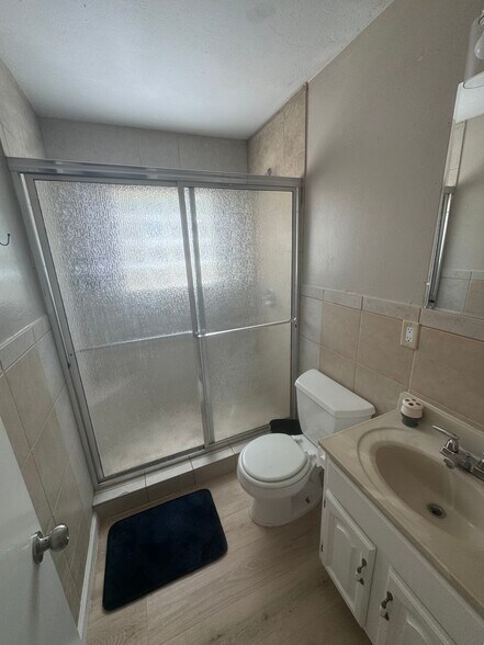 Master bath - 349 Oxford St
