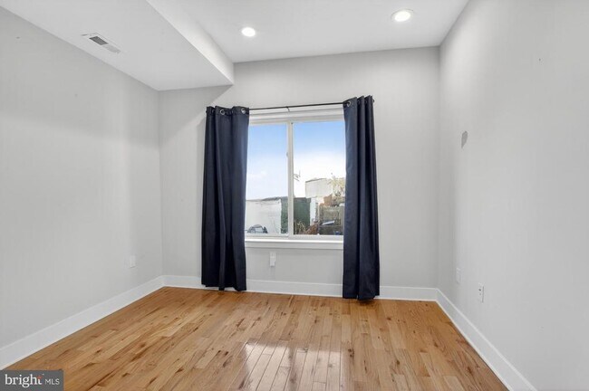 Building Photo - 431 W Norris St