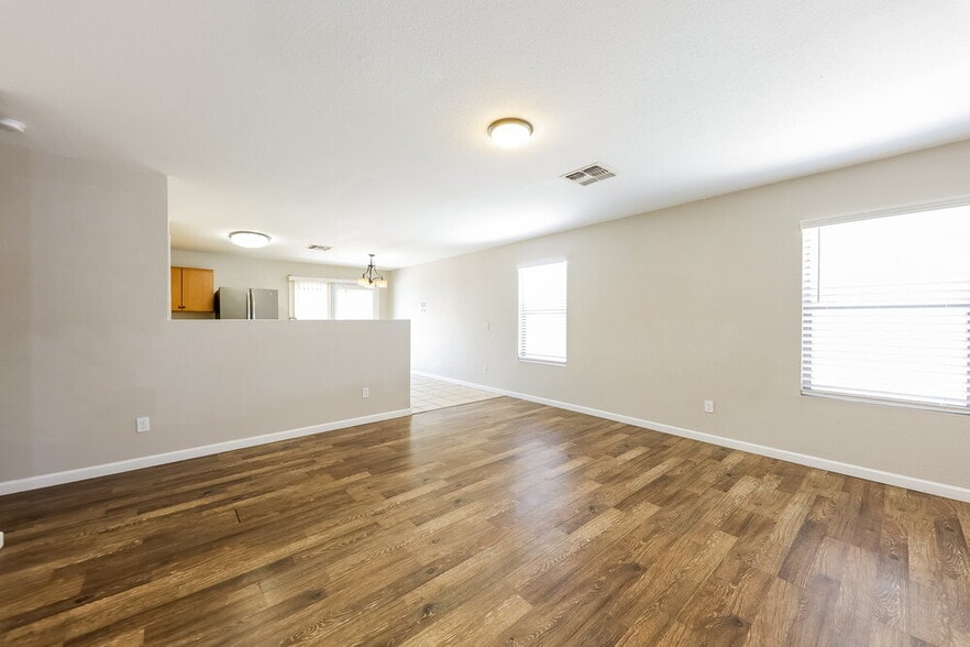 Building Photo - 11535 W Windrose Ave