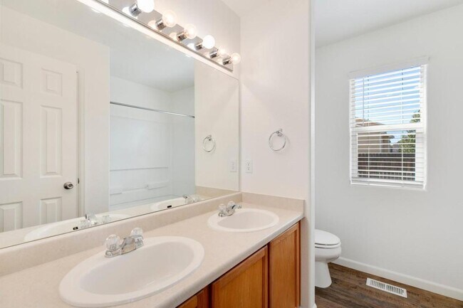 Building Photo - 8703 Silver Glen Dr