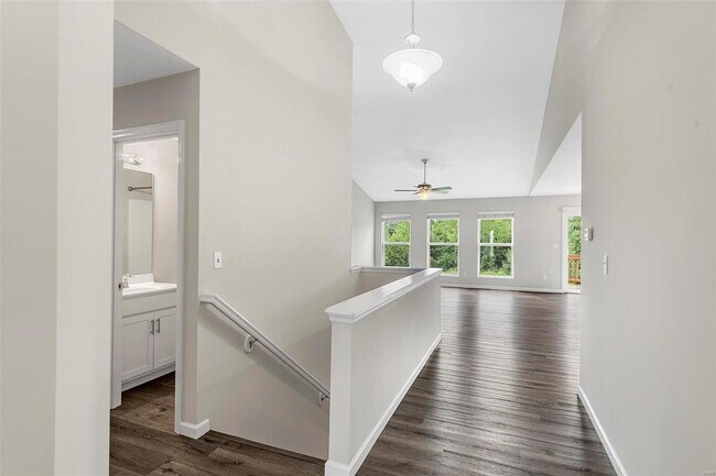 Building Photo - 4602 Siesta Dr