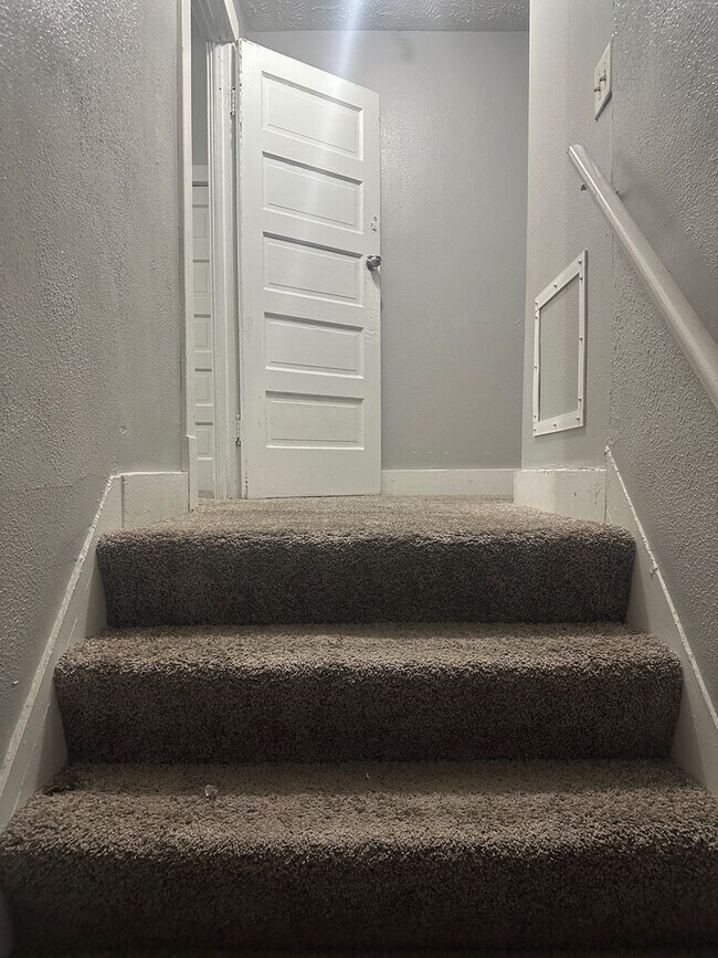 Building Photo - 10022 Parkgate Ave