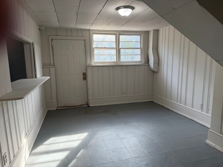 Building Photo - 501 Crestfield Rd