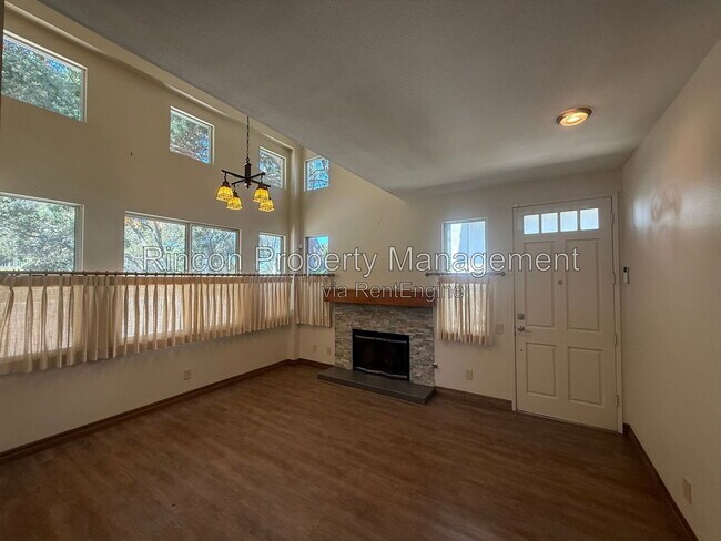 Building Photo - 325 Blue Dolphin Dr