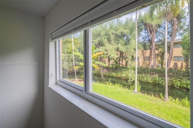 Building Photo - 7901 SW 64th Ave