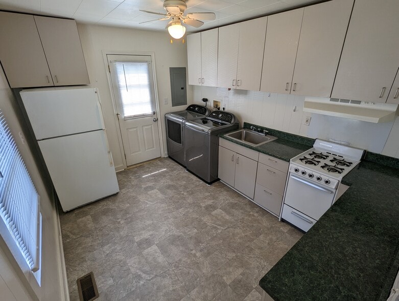 Kitchen - 17263 Larimer St