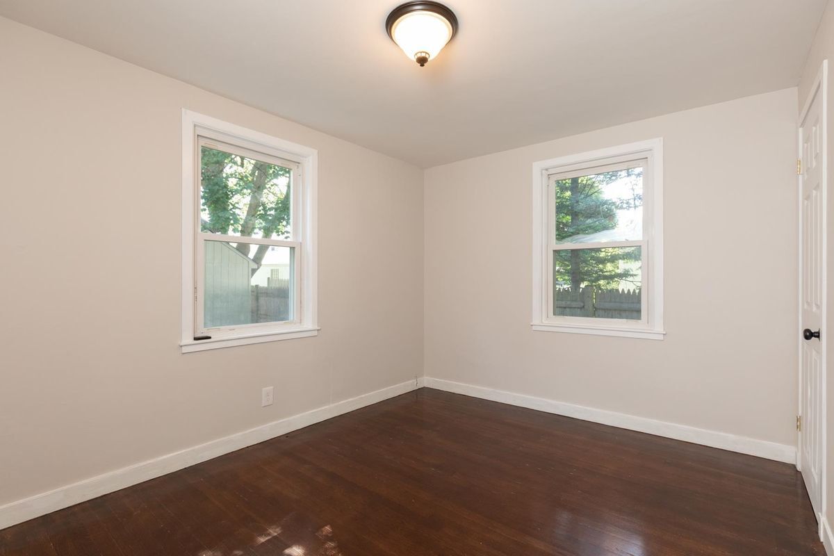 Building Photo - 400 Colonial Dr