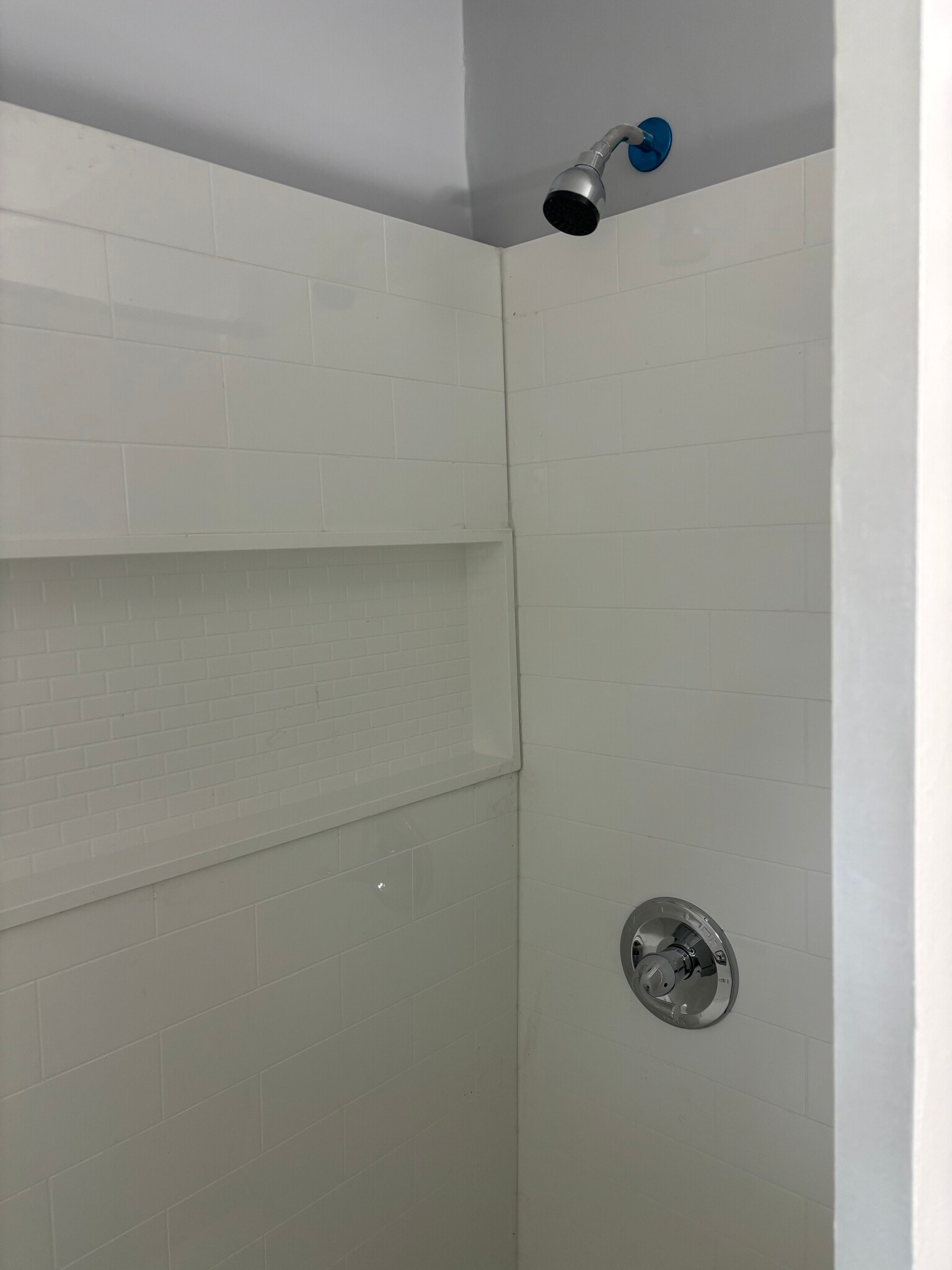 Guest shower - 6225 Branch Hill Cir