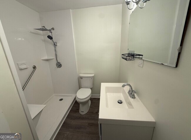 Building Photo - 108 Plum St