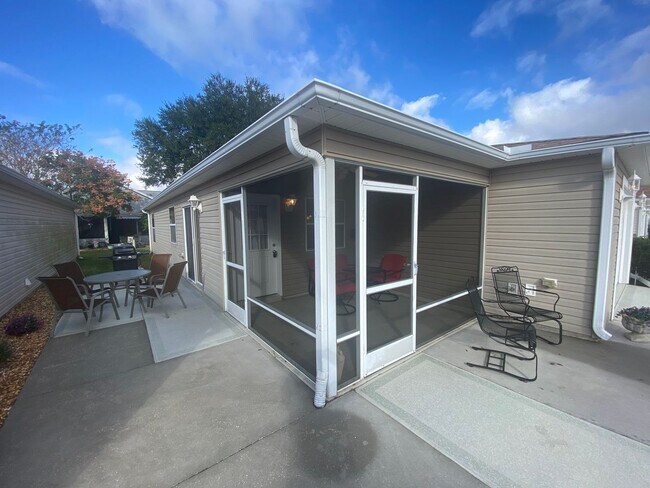 Building Photo - Warm and Inviting ANNUAL or SEASONAL 2 + 2...