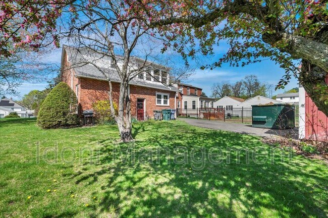 Building Photo - 14 Ridgefield St