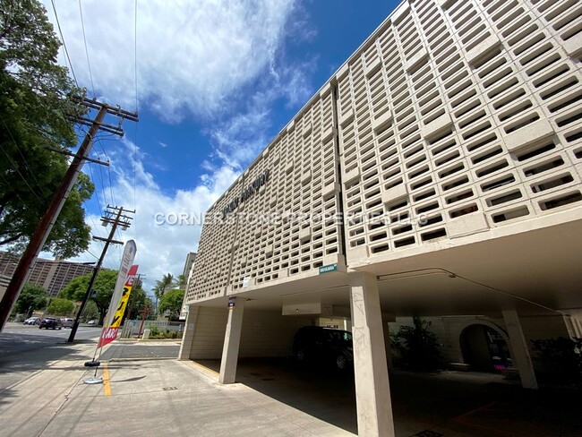 Building Photo - 1660 Kalakaua Ave