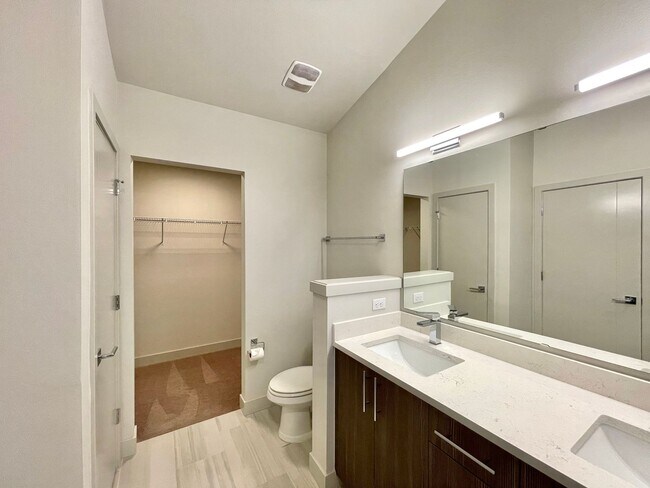 Building Photo - Great TownHome For Rent