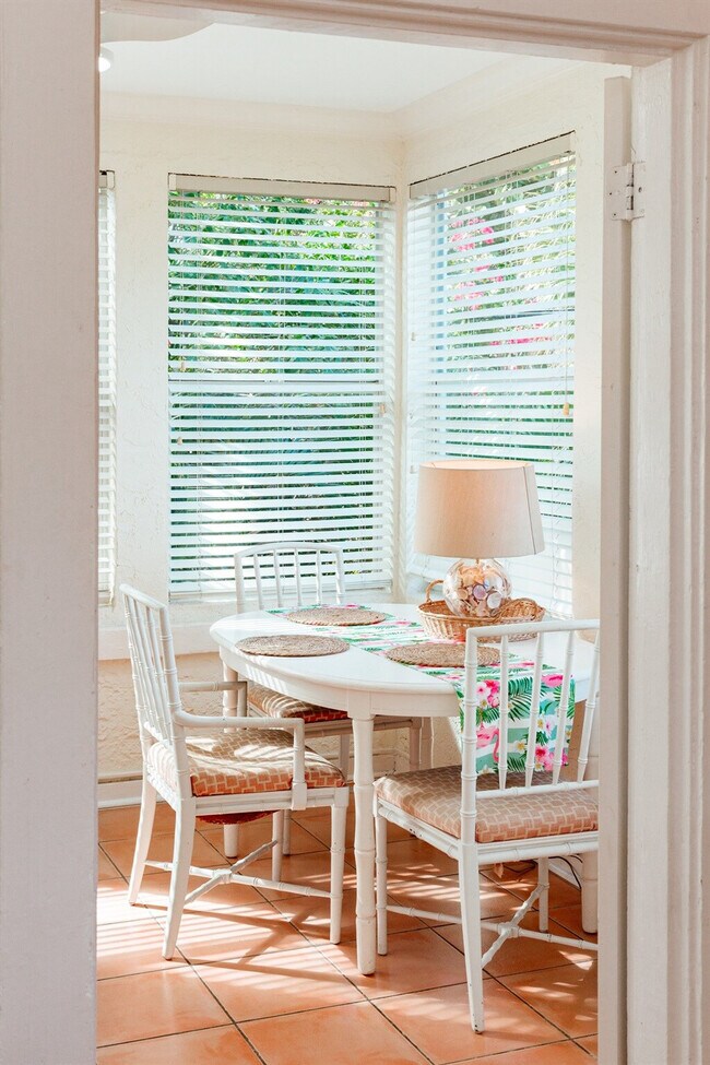 Building Photo - 519 28th St