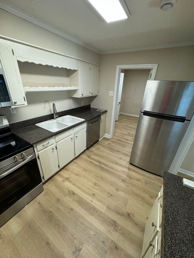 Building Photo - 3-Bedroom, 3-Bathroom Home - Close to Winthrop Coliseum, Shopping