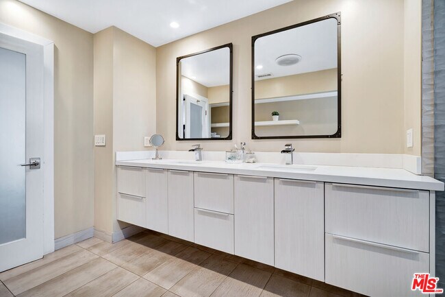 Building Photo - 6324 Geyser Ave