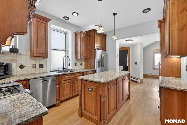 Building Photo - 910 N Clarkson St