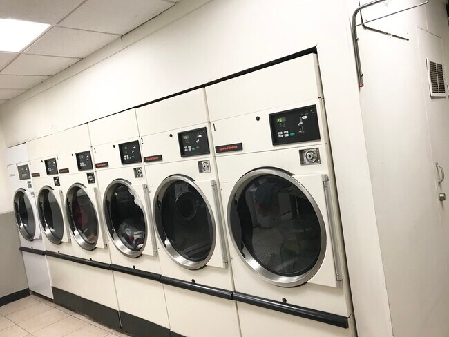 Laundry room on site - 5701 N Sheridan Rd