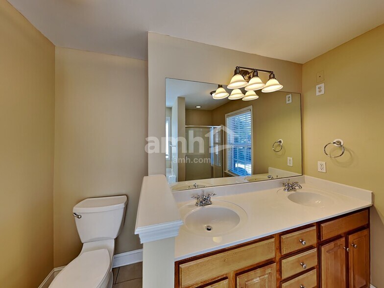 Building Photo - 313 Forest Bend Dr