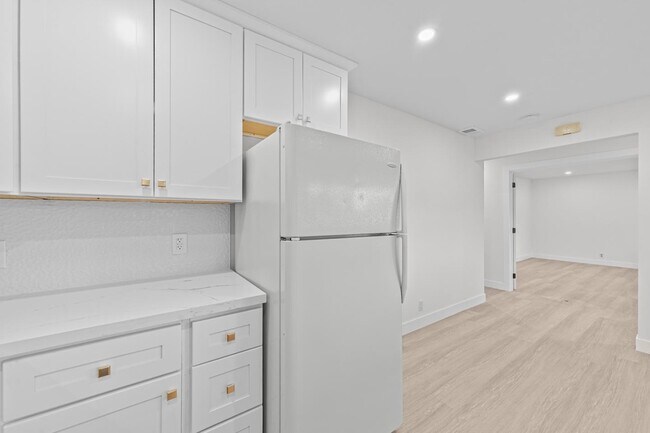 Building Photo - 22434 Salem Ave