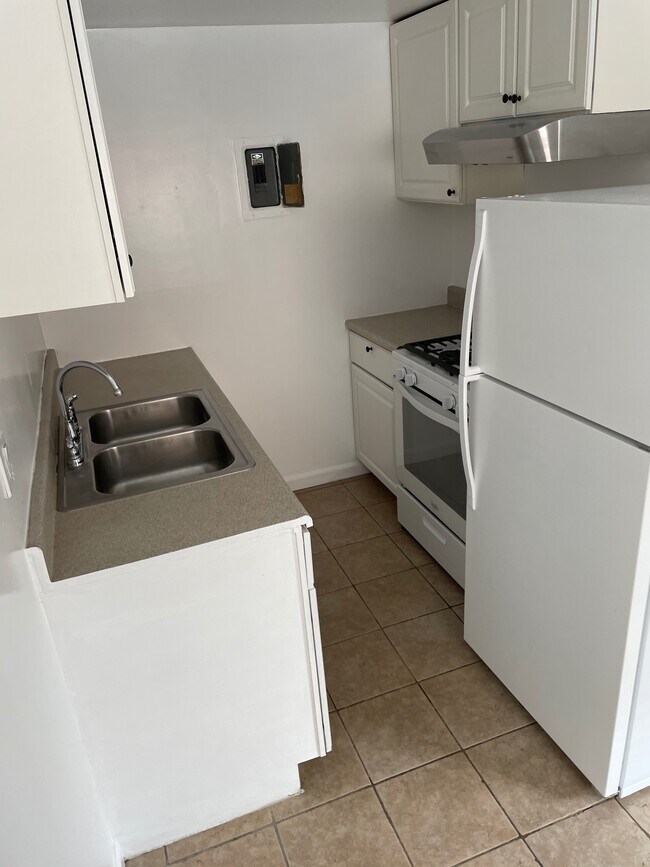 Building Photo - 4234 Mont Clair St