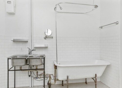 Building Photo - 430 E 9th St