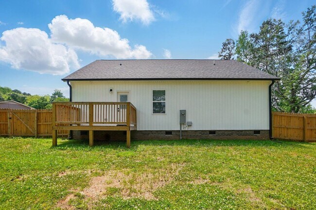Building Photo - Mount Holly 3 Bedroom Ranch w/ Fenced in B...