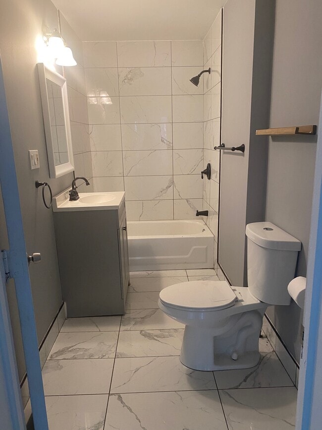 Building Photo - 12 E Sunnyside Way