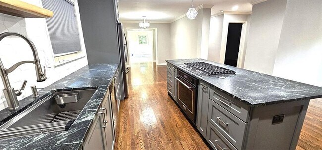 Building Photo - 1310 Poplarcrest Cir SE