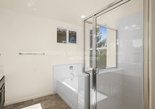 Building Photo - 555 N Cattail Ct