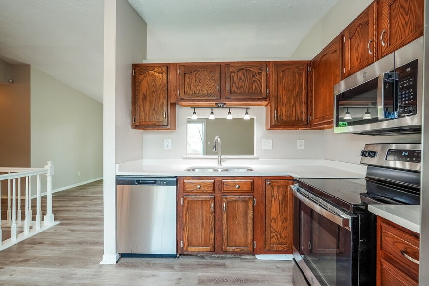 Building Photo - 3524 En-Joie Dr