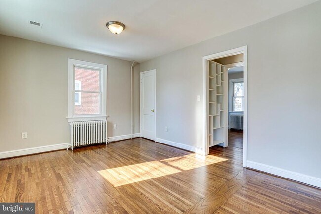 Building Photo - 530 E Alexandria Ave