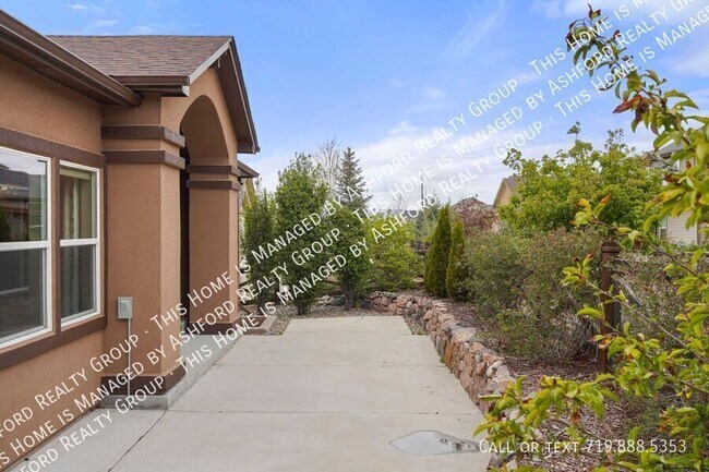 Building Photo - 7215 Rim Bluff Ln
